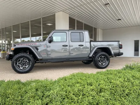 More photos of 2022 Jeep Gladiator Mojave at California Chrysler Dodge Jeep Ram, MO