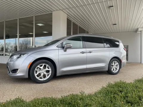 More photos of 2019 Chrysler Pacifica Limited at California Chrysler Dodge Jeep Ram, MO