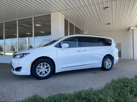 More photos of 2020 Chrysler Pacifica Touring L at California Chrysler Dodge Jeep Ram, MO