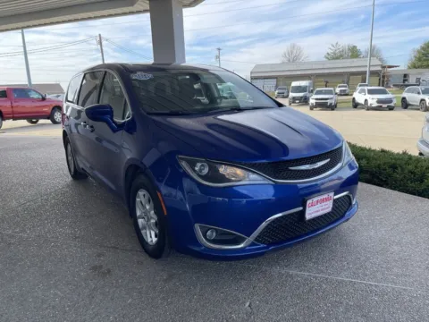 More photos of 2020 Chrysler Pacifica Touring at California Chrysler Dodge Jeep Ram, MO