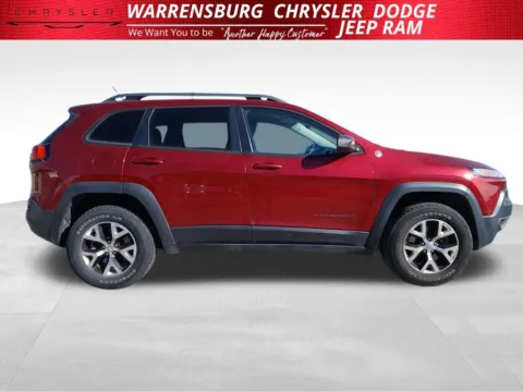 Photos of 2015 Jeep Cherokee Trailhawk for sale in Warrensburg, MO at Warrensburg Chrysler Dodge Jeep Ram Fiat