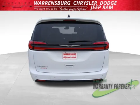 More photos of 2023 Chrysler Pacifica Touring L at Warrensburg Chrysler Dodge Jeep Ram Fiat, MO