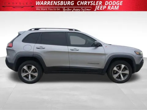 Photos of 2019 Jeep Cherokee Trailhawk for sale in Warrensburg, MO at Warrensburg Chrysler Dodge Jeep Ram Fiat