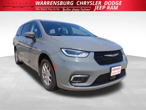 Gray 2023 Chrysler Pacifica Touring L for sale in Warrensburg, MO