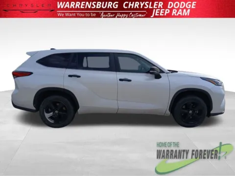 Photos of 2023 Toyota Highlander L for sale in Warrensburg, MO at Warrensburg Chrysler Dodge Jeep Ram Fiat