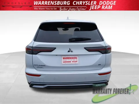 More photos of 2025 Mitsubishi Outlander SE at Warrensburg Chrysler Dodge Jeep Ram Fiat, MO