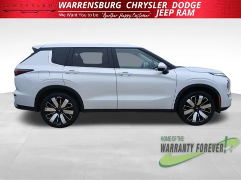 Photos of 2025 Mitsubishi Outlander SE for sale in Warrensburg, MO at Warrensburg Chrysler Dodge Jeep Ram Fiat