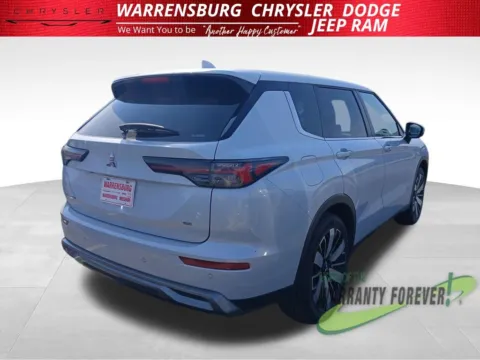 Photos of 2025 Mitsubishi Outlander SE for sale in Warrensburg, MO at Warrensburg Chrysler Dodge Jeep Ram Fiat