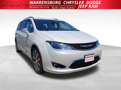 White 2017 Chrysler Pacifica Limited for sale in Warrensburg, MO
