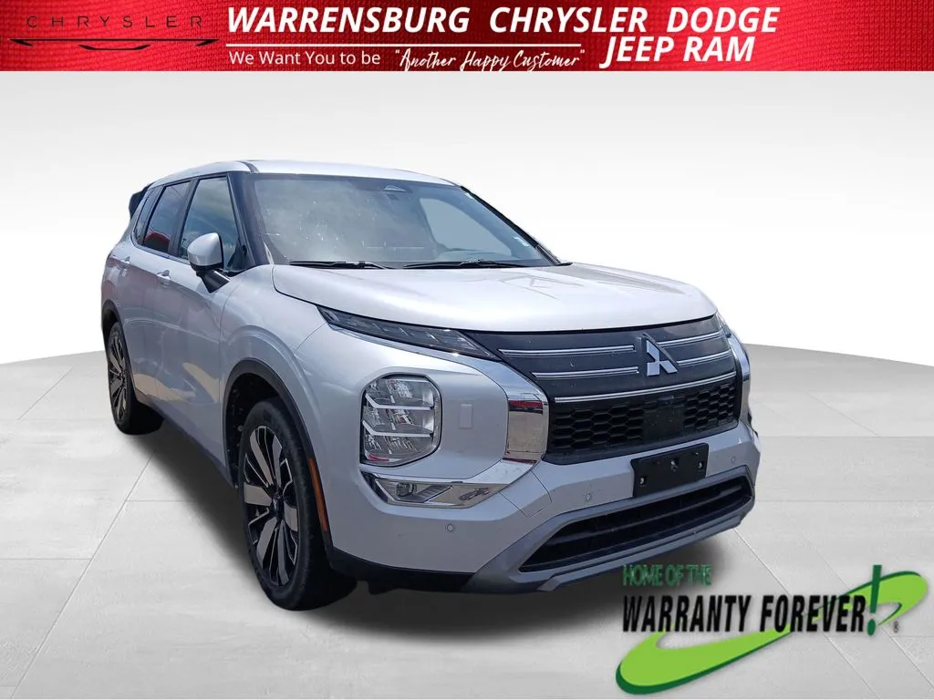 White 2025 Mitsubishi Outlander SE for sale in Warrensburg, MO