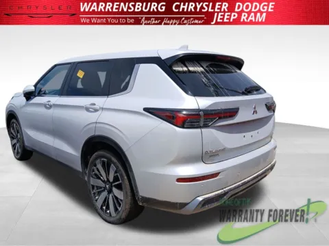 Another view of 2025 Mitsubishi Outlander SE for sale in Warrensburg, MO at Warrensburg Chrysler Dodge Jeep Ram Fiat