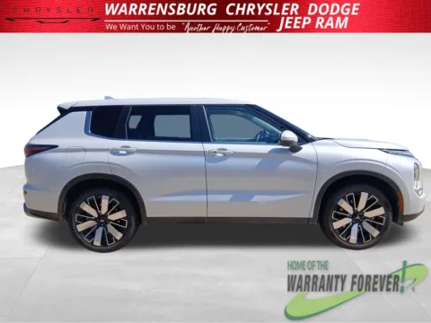 Photos of 2025 Mitsubishi Outlander SE for sale in Warrensburg, MO at Warrensburg Chrysler Dodge Jeep Ram Fiat