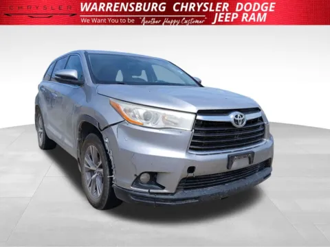 Silver 2016 Toyota Highlander LE Plus V6 for sale in Warrensburg, MO