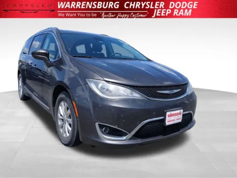 Unknown 2018 Chrysler Pacifica Touring L for sale in Warrensburg, MO