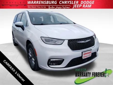 White 2023 Chrysler Pacifica Touring L for sale in Warrensburg, MO