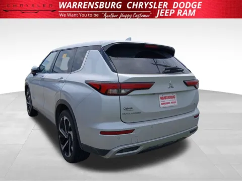 More photos of 2023 Mitsubishi Outlander SE at Warrensburg Chrysler Dodge Jeep Ram Fiat, MO