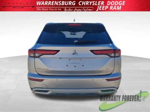 More photos of 2024 Mitsubishi Outlander SE at Warrensburg Chrysler Dodge Jeep Ram Fiat, MO
