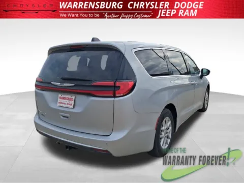 More photos of 2023 Chrysler Pacifica Touring L at Warrensburg Chrysler Dodge Jeep Ram Fiat, MO