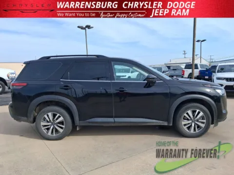 Another view of 2026 Nissan Pathfinder SL for sale in Warrensburg, MO at Warrensburg Chrysler Dodge Jeep Ram Fiat