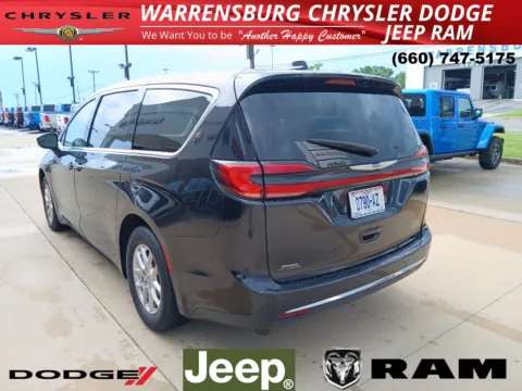 More photos of 2023 Chrysler Pacifica Touring L at Warrensburg Chrysler Dodge Jeep Ram Fiat, MO
