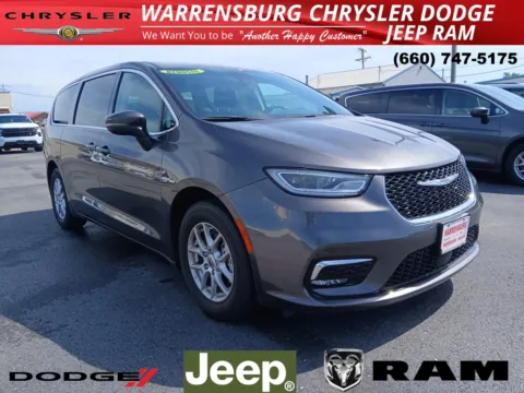 Gray 2023 Chrysler Pacifica Touring L for sale in Warrensburg, MO