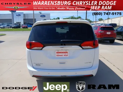 More photos of 2019 Chrysler Pacifica Limited at Warrensburg Chrysler Dodge Jeep Ram Fiat, MO