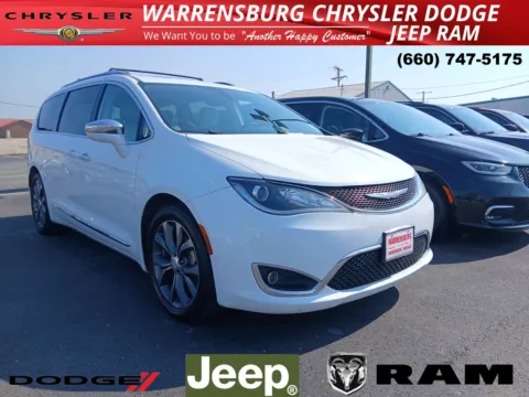 White 2017 Chrysler Pacifica Limited for sale in Warrensburg, MO