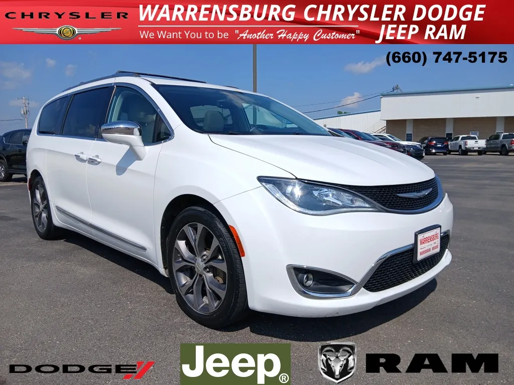 White 2017 Chrysler Pacifica Limited for sale in Warrensburg, MO