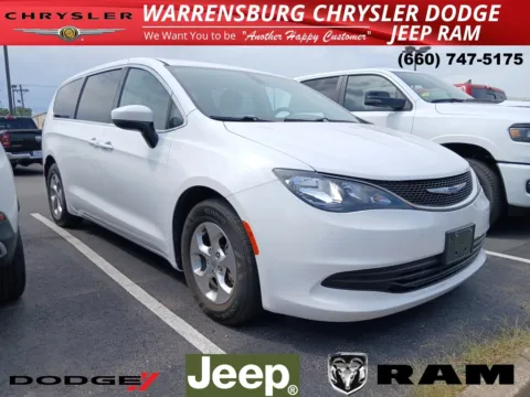 White 2017 Chrysler Pacifica LX for sale in Warrensburg, MO