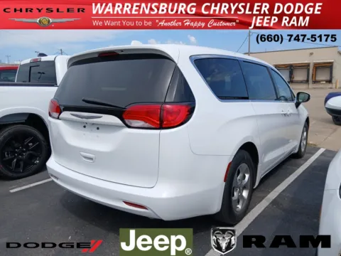 Photos of 2017 Chrysler Pacifica LX for sale in Warrensburg, MO at Warrensburg Chrysler Dodge Jeep Ram Fiat