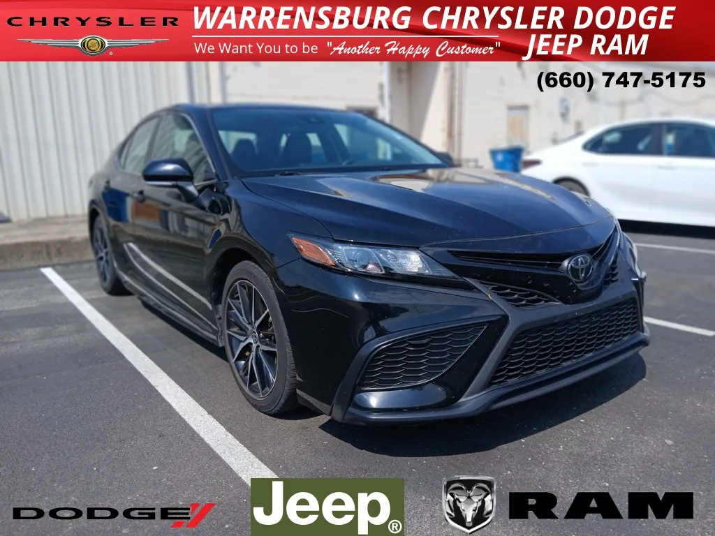 Black 2024 Toyota Camry SE for sale in Warrensburg, MO