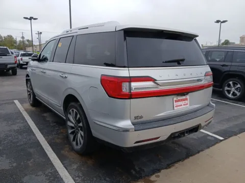 More photos of 2019 Lincoln Navigator Select at Warrensburg Chrysler Dodge Jeep Ram Fiat, MO