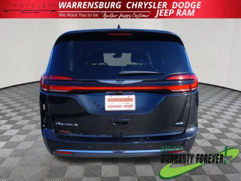 More photos of 2021 Chrysler Pacifica Touring L at Warrensburg Chrysler Dodge Jeep Ram Fiat, MO