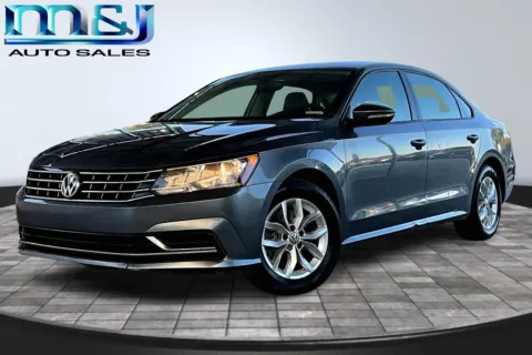 Gray 2018 Volkswagen Passat for sale in Jacksonville, FL