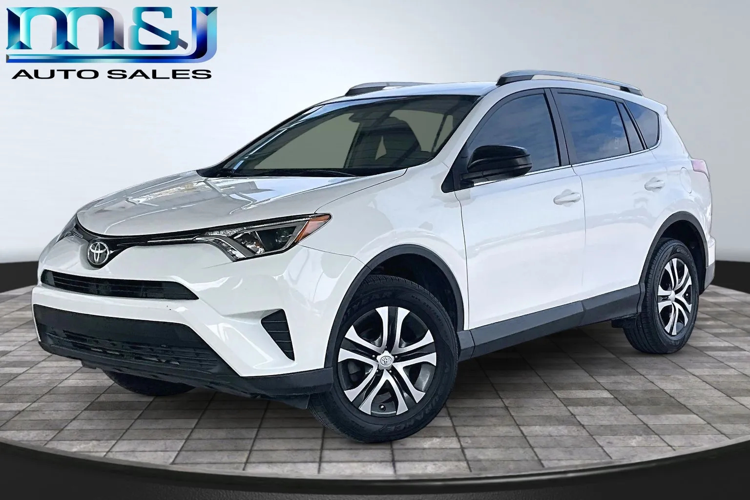 White 2017 Toyota RAV4 LE for sale in Jacksonville, FL