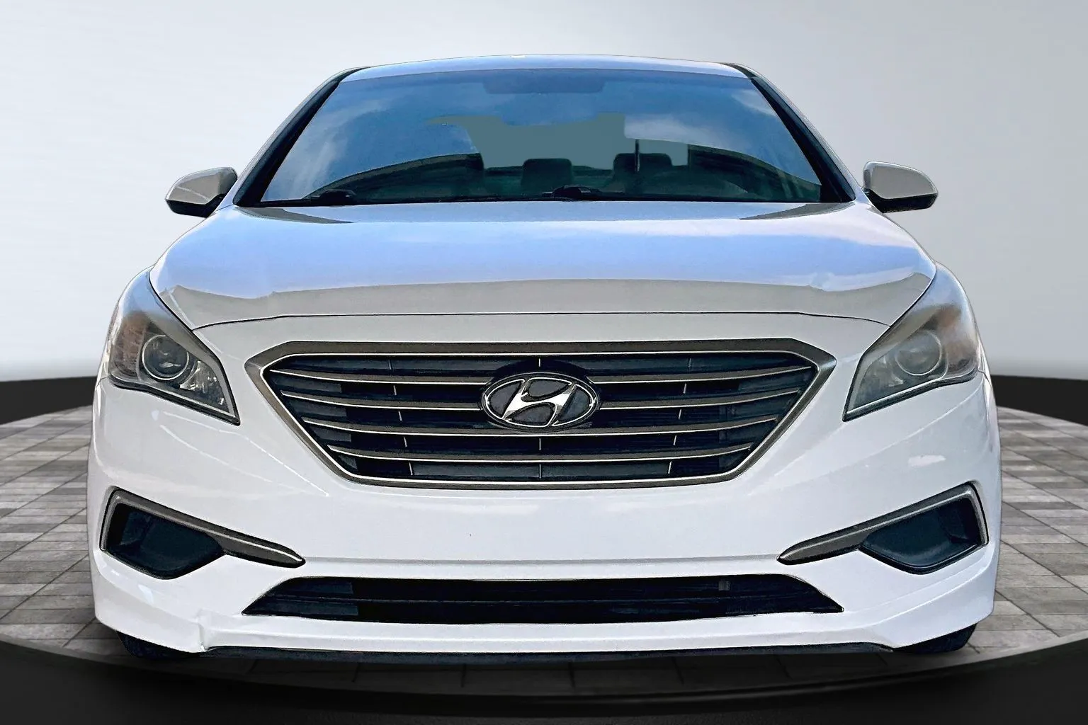 Hyundai Sonata photo 2