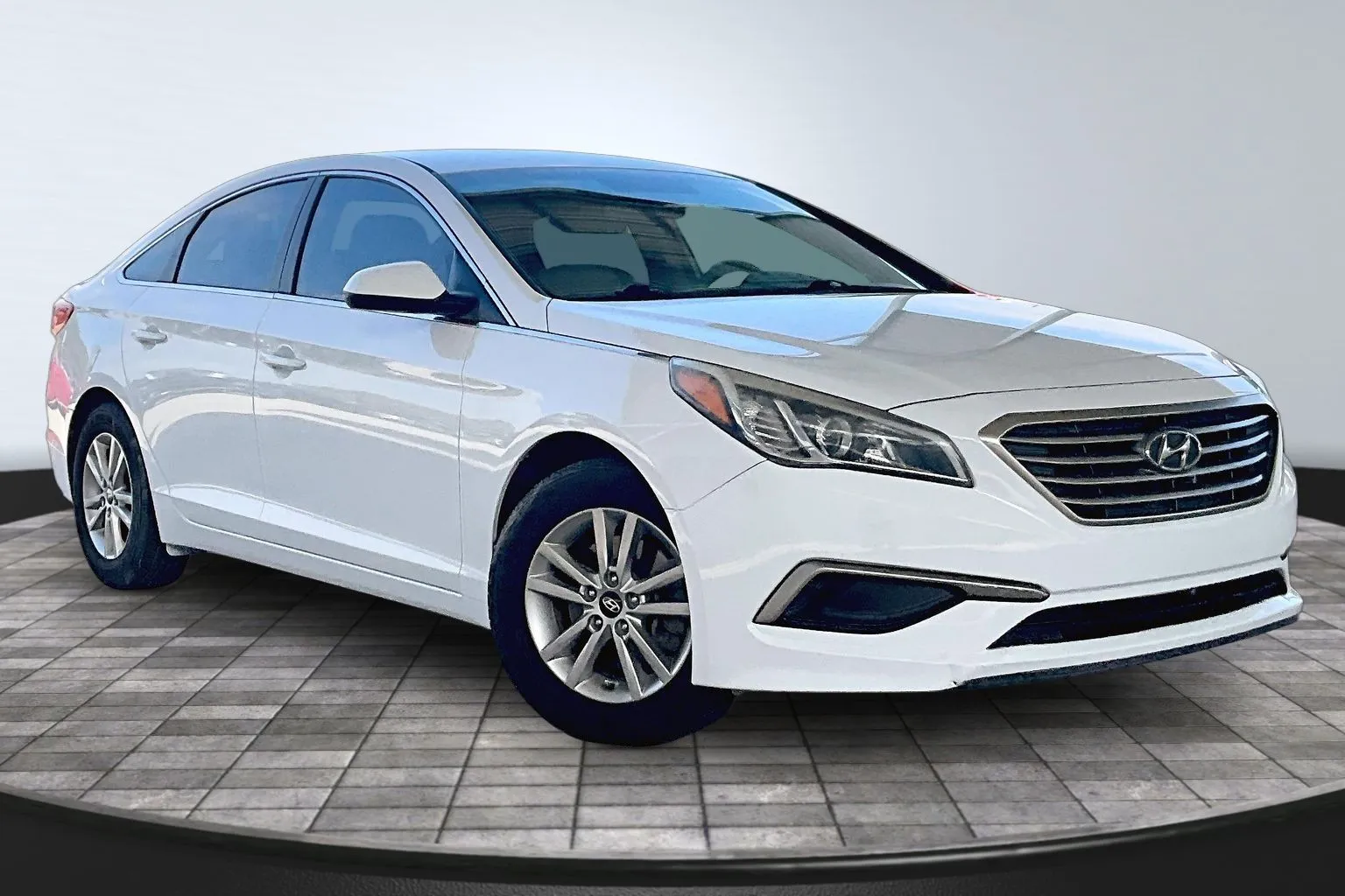 Hyundai Sonata photo 3