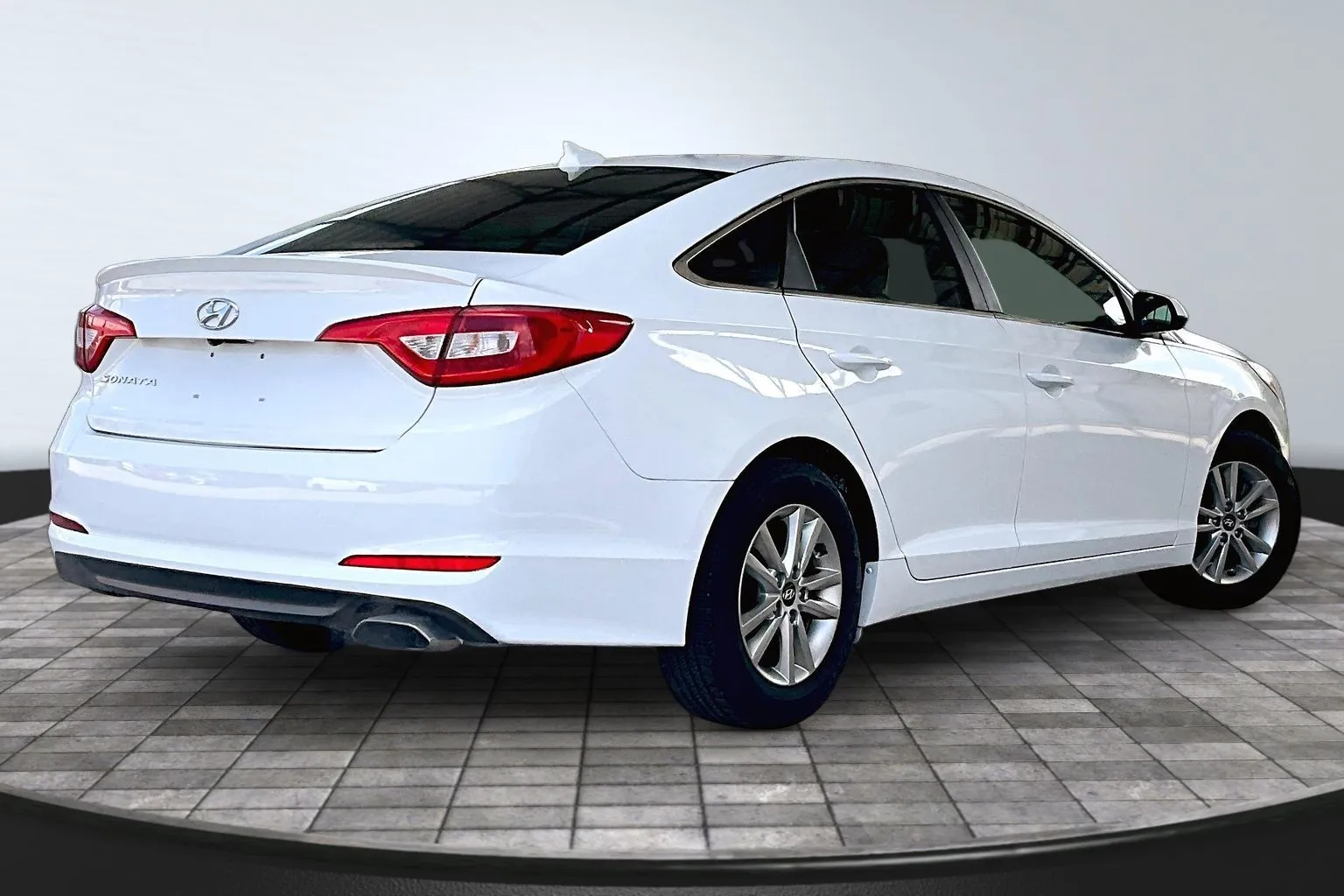 Hyundai Sonata photo 6