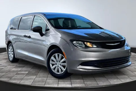 Another view of 2018 Chrysler Pacifica L for sale in Jacksonville, FL at M&J Auto Sales and Service