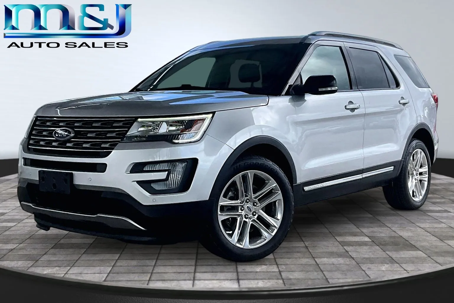 Silver 2017 Ford Explorer XLT for sale in Jacksonville, FL