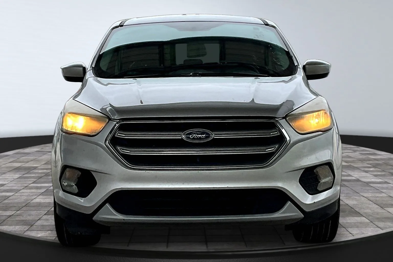 Ford Escape photo 2