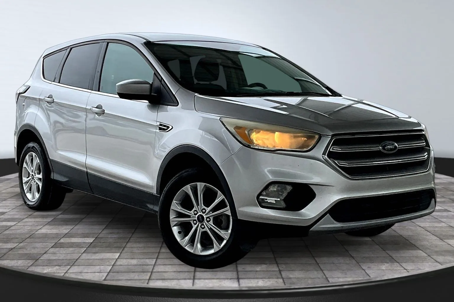 Ford Escape photo 3
