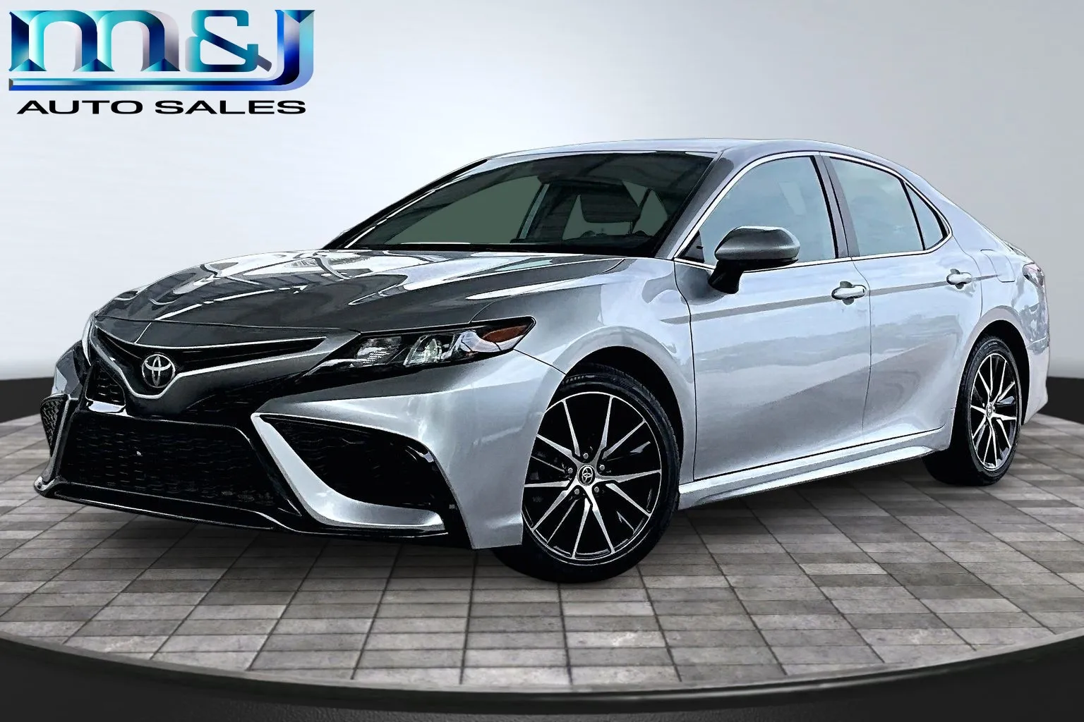 Silver 2021 Toyota Camry for sale in Jacksonville, FL