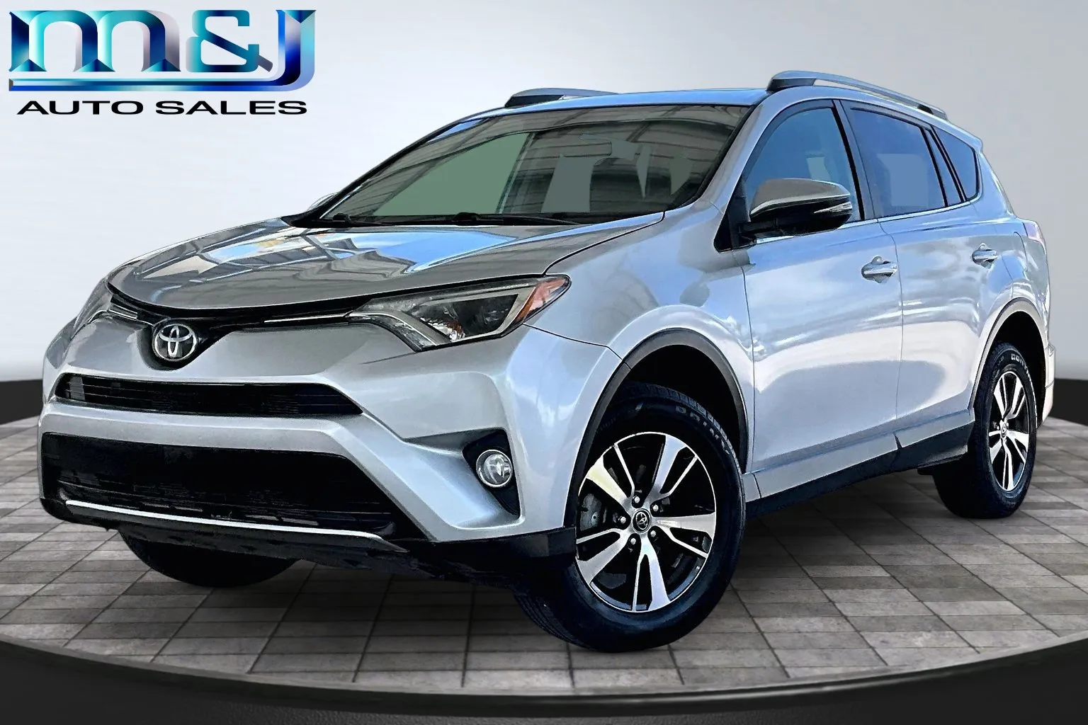 2018 Toyota RAV4 XLE's photo