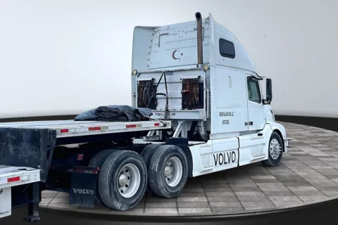 More photos of 2010 Volvo VNL at M&J Auto Sales and Service, FL