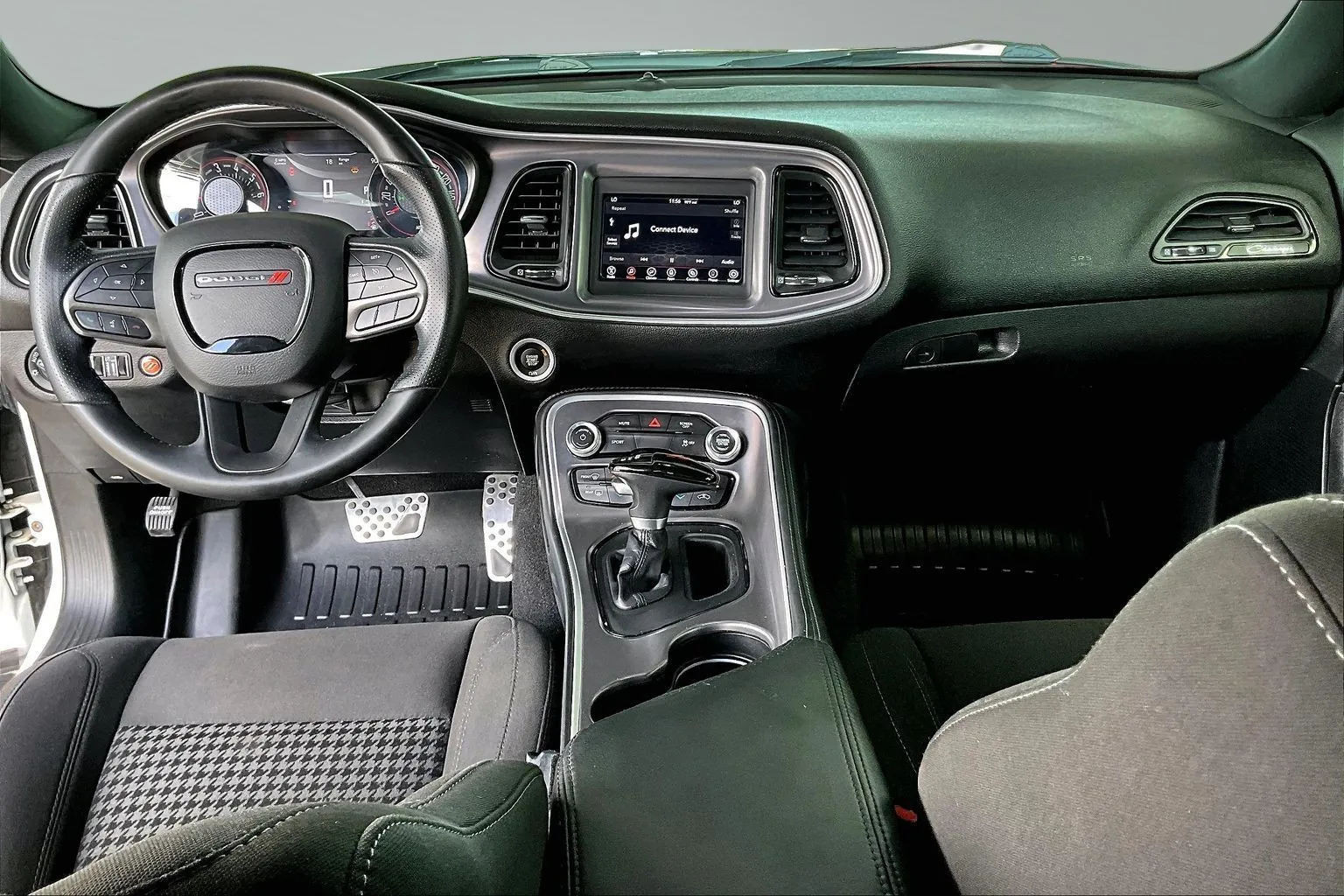 Dodge Challenger photo 7