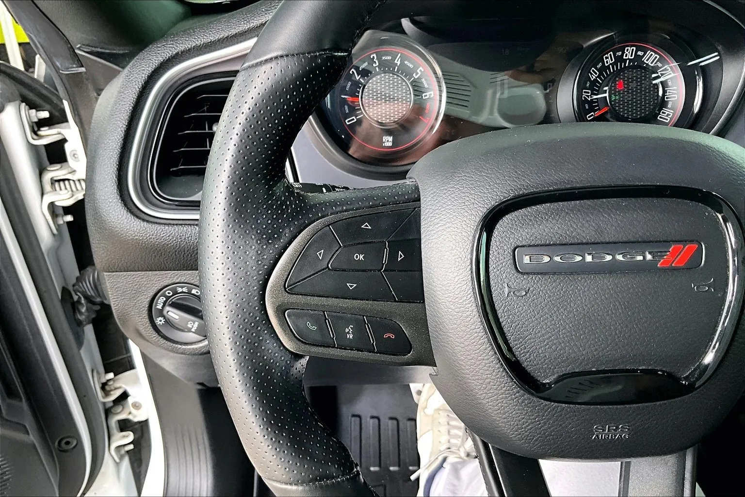 Dodge Challenger photo 10