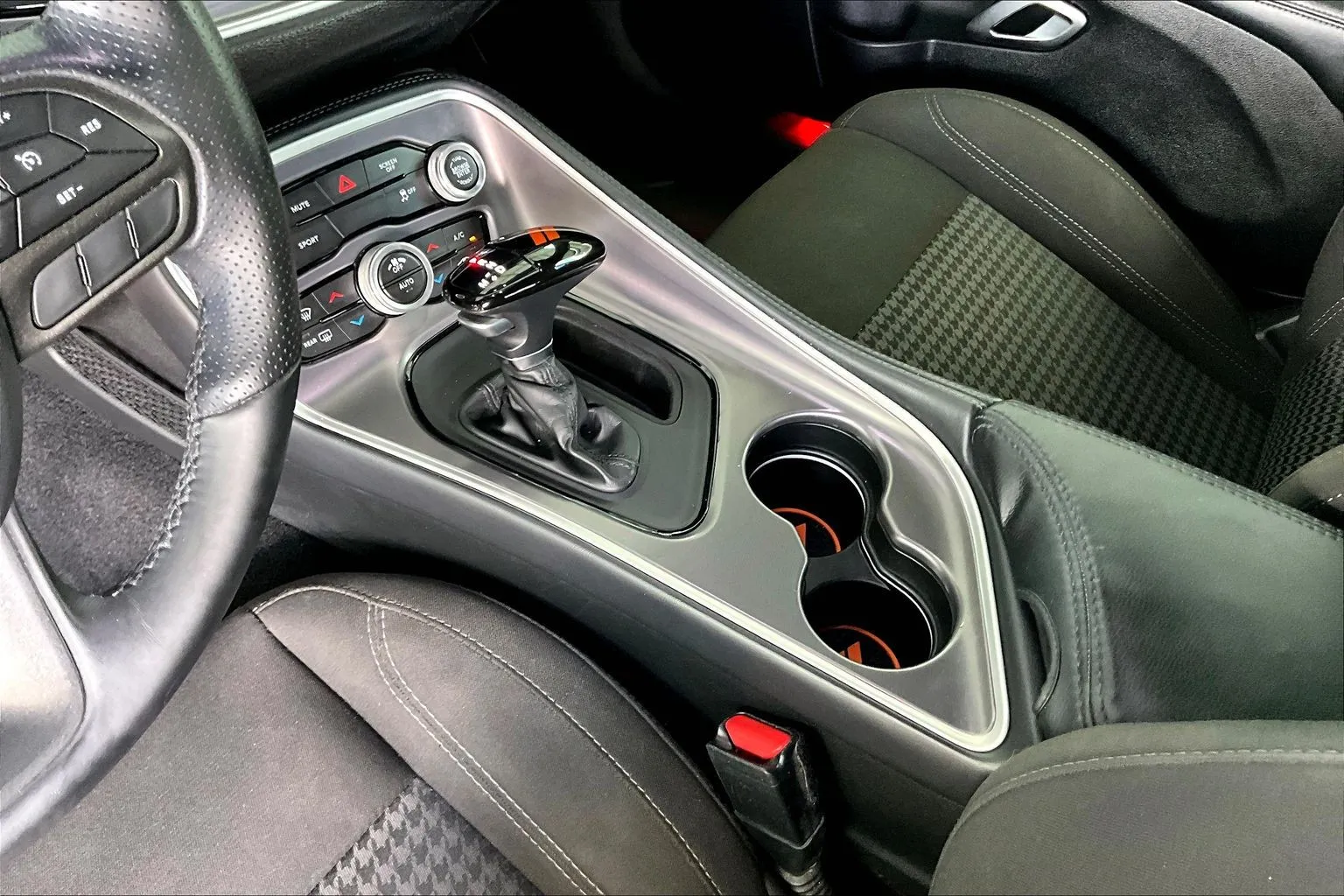 Dodge Challenger photo 15