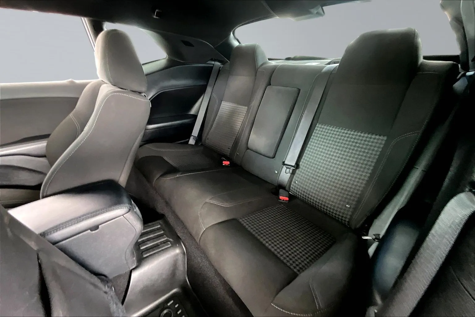 Dodge Challenger photo 19