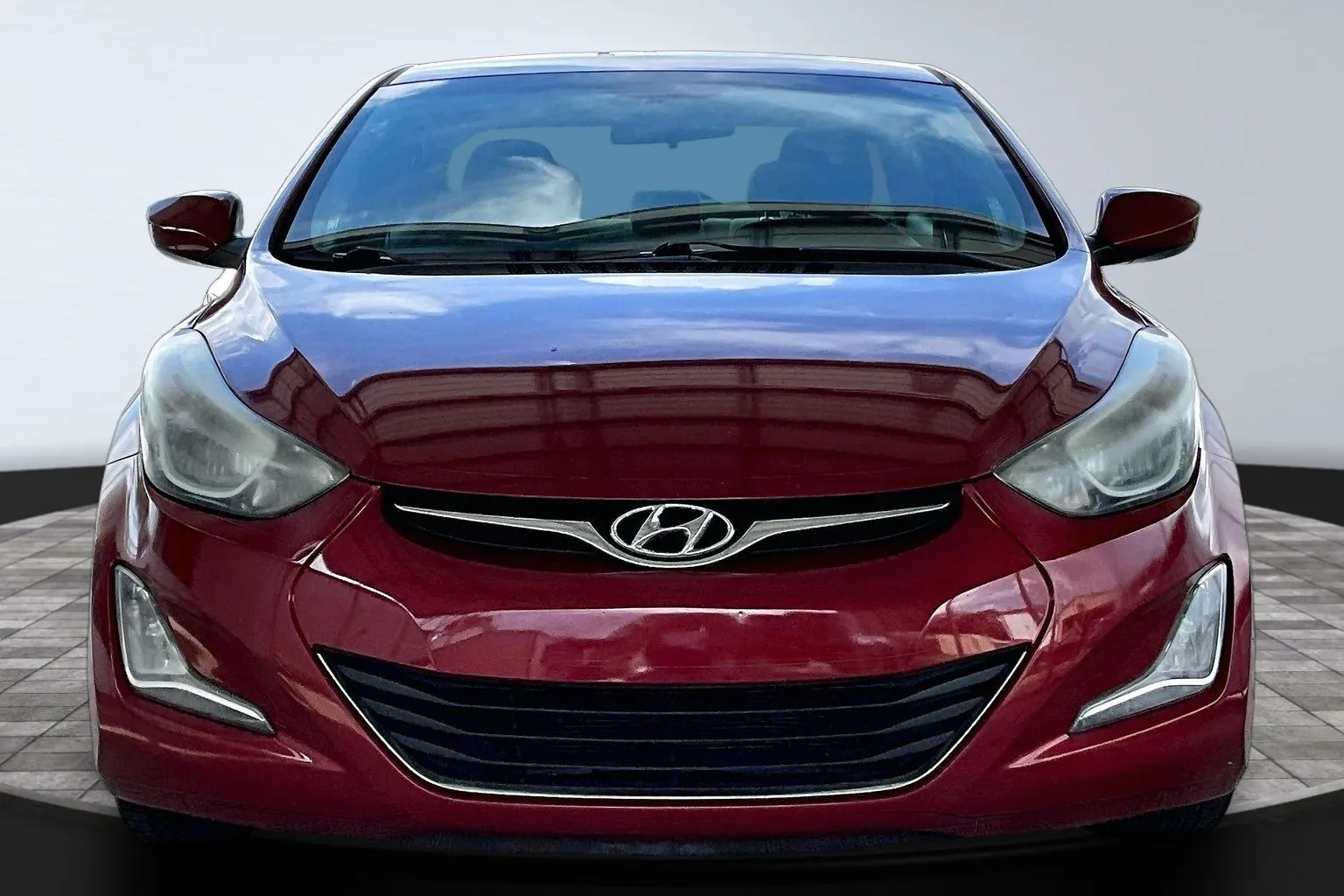 Hyundai Elantra photo 2